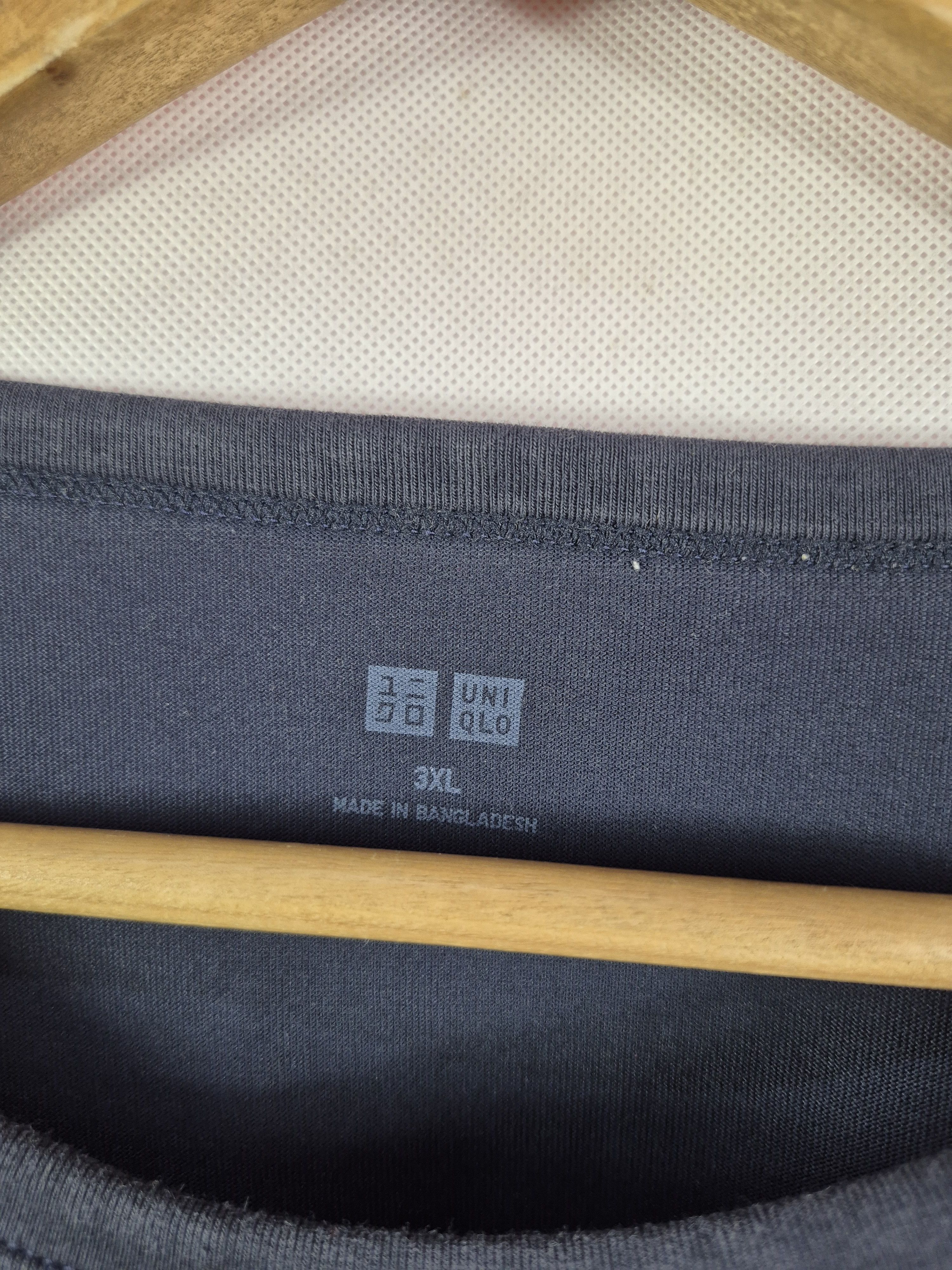 Japanese Brand 🔥 Uniqlo Airism Navy Plain Tee Size US XXL / EU 58 / 5 - 6 Thumbnail