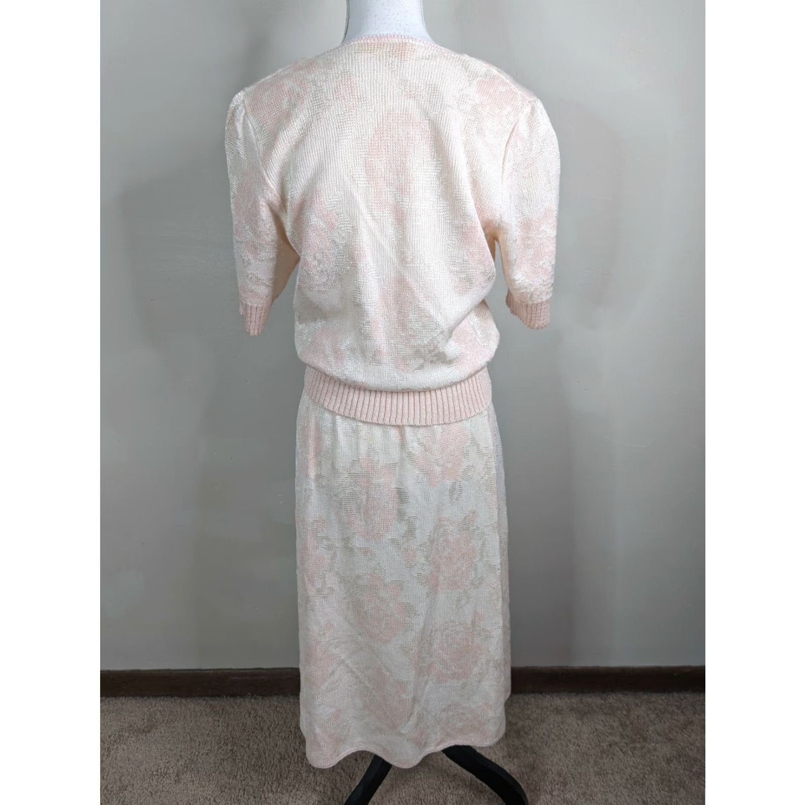 Vintage VINTAGE 80S Short Sleeve V Neck sweater skirt set Pink Floral Small 4/6 D2S Vivanti Top & Skirt Set Womens Size M / US 6-8 / IT 42-44 - 6 Thumbnail