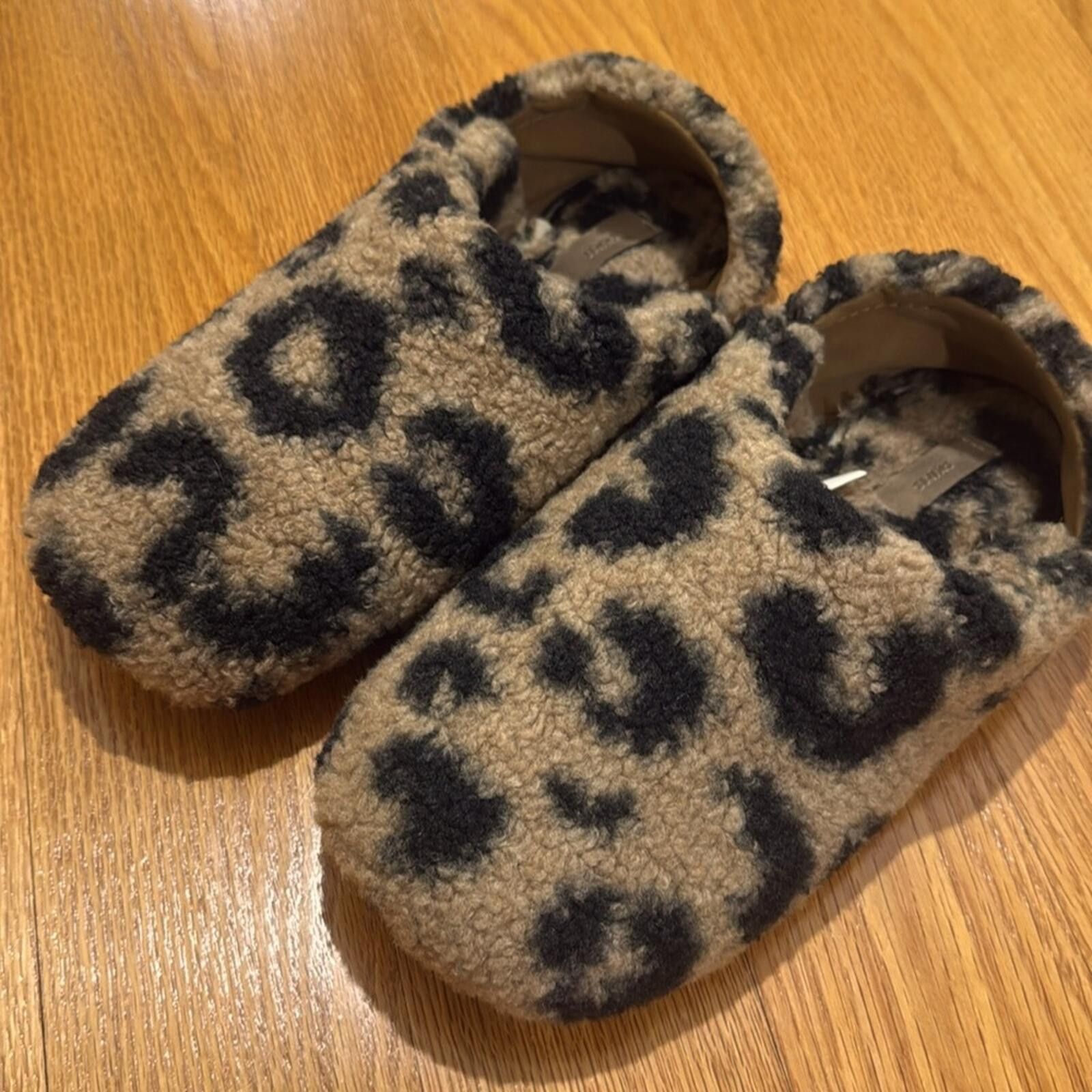 Swims SKIMS Leopard Print Fuzzy Slippers Size US 7.5 / IT 37.5 - 4 Thumbnail