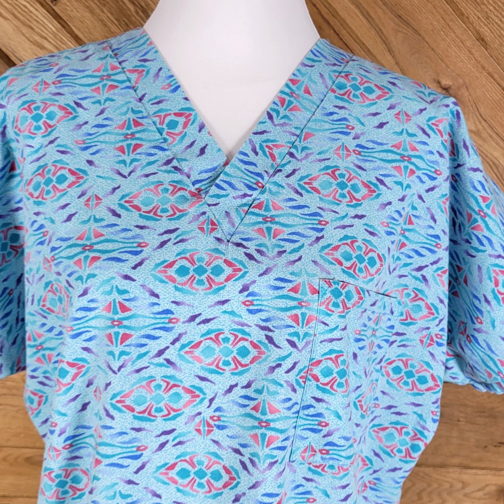 Vintage SB Scrubs Unisex V Neck Short Sleeve Top Graphic Blue Size Small Women/Men Navy? Size S / US 4 / IT 40 - 2 Thumbnail