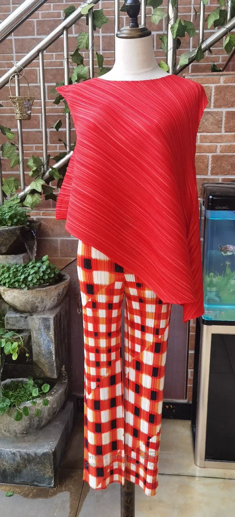Issey Miyake Issey Miyake Red Irregular Tank Top Size L / US 10 / IT 46 - 1 Thumbnail
