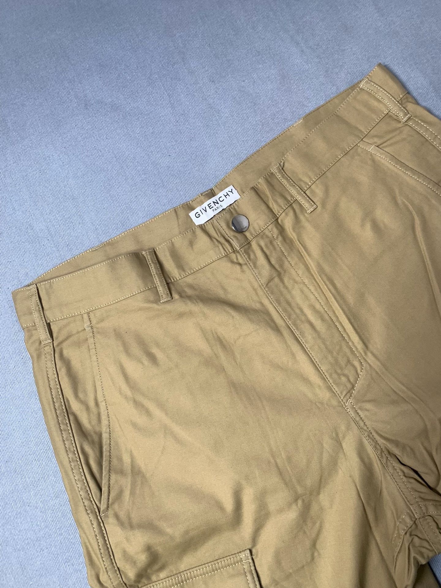 Givenchy Givenchy Khaki Cargo Shorts Size US 35 - 1 Thumbnail