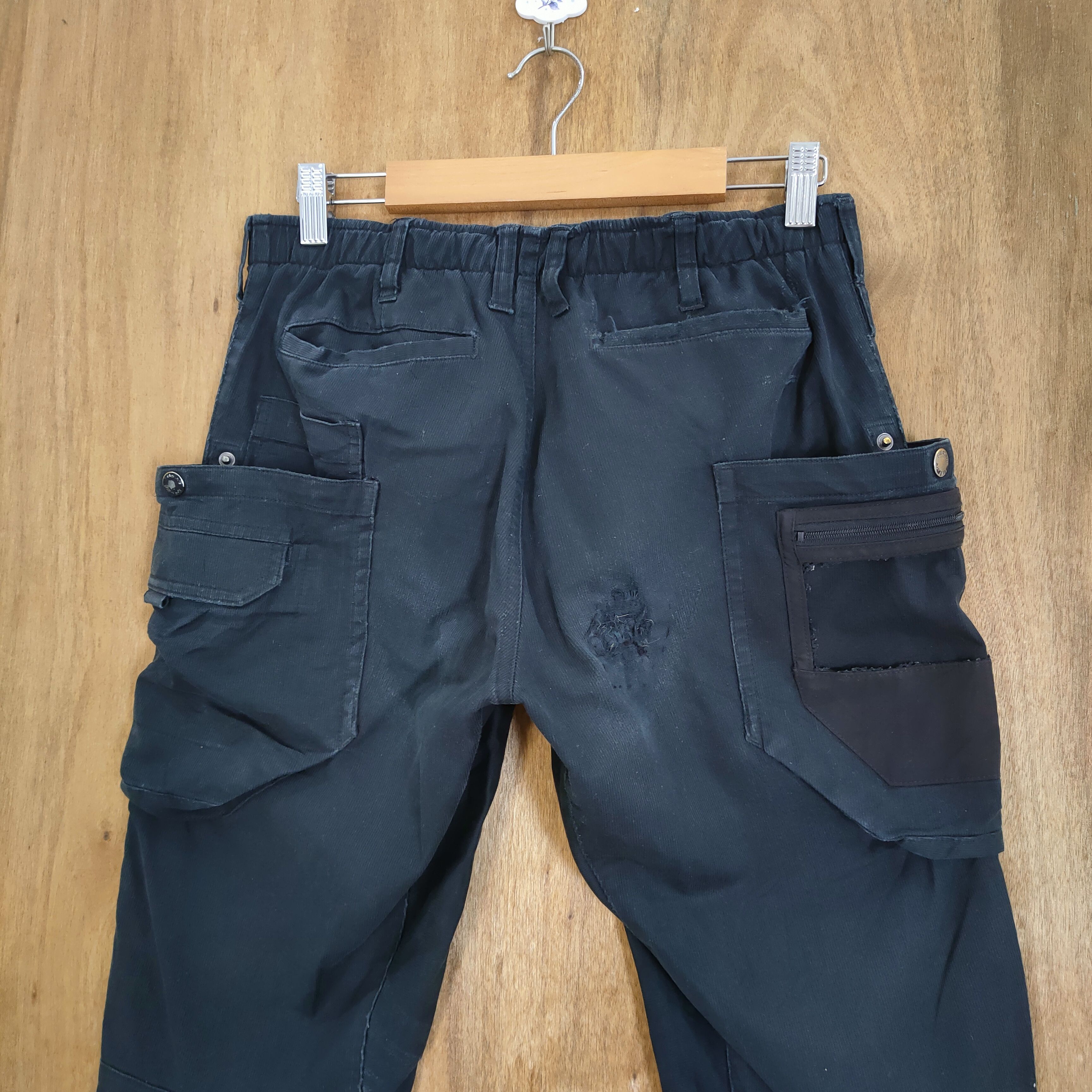 Japanese Brand VINTAGE JAPANESE BRAND BLACK DISTRESSED CARGO PANTS Size US 29 - 8 Thumbnail