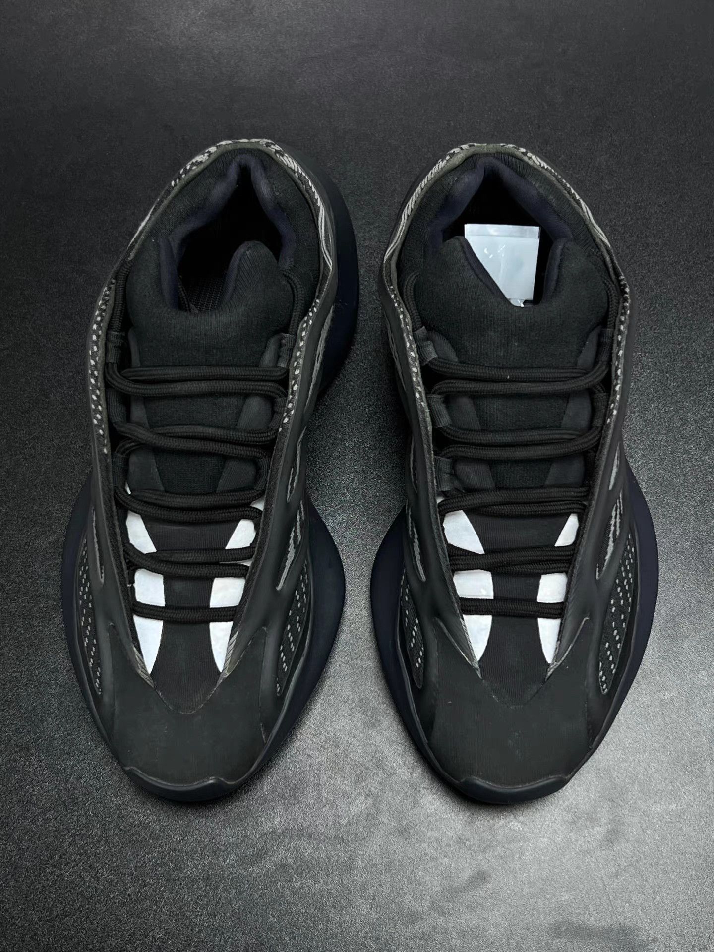 Adidas ADIDAS YEEZY700 V3 Retro Running Shoes K15 Size US 6.5 / IT 36.5 - 3 Thumbnail