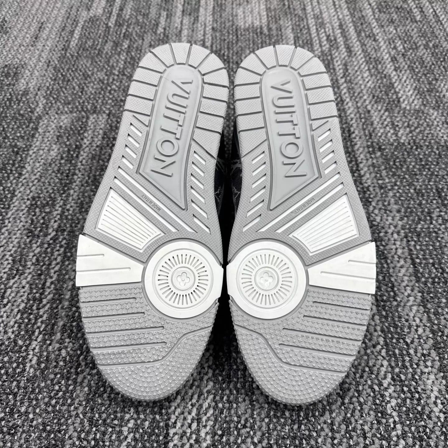Louis Vuitton Louis Vuitton Monogram White Gray Denim Trainer 43.5 Like New Size US 10.5 / EU 43-44 - 6 Thumbnail