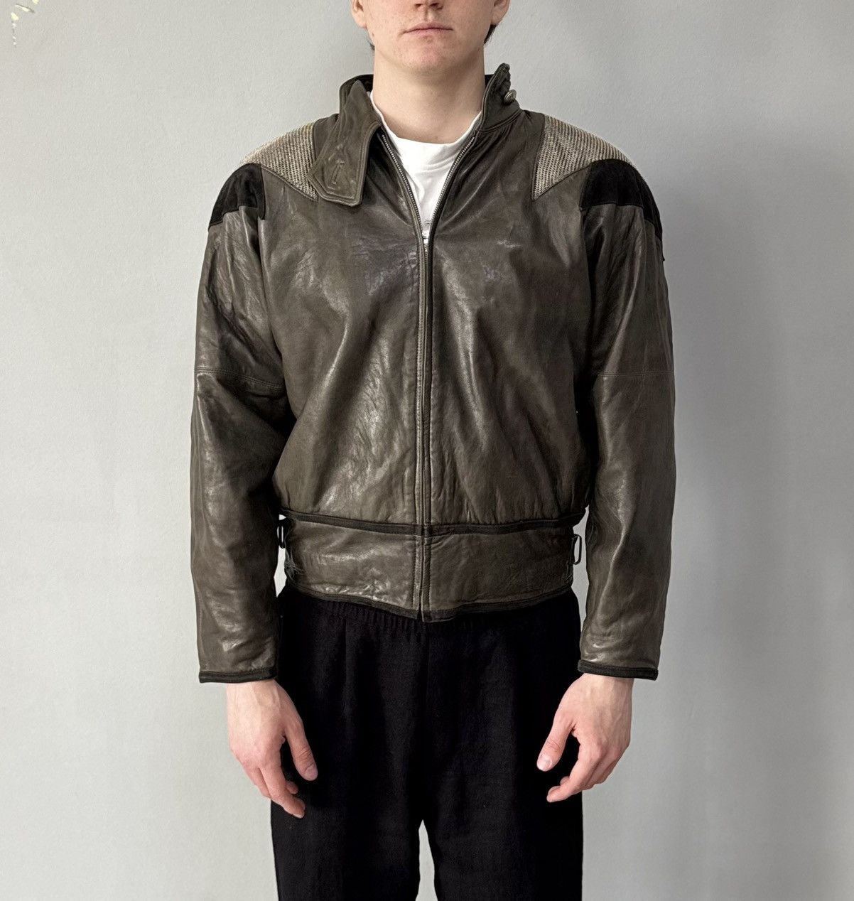 Versace Vintage Gianni Versace 1980s chain shoulder leather jacket Size US S / EU 44-46 / 1 - 1 Thumbnail