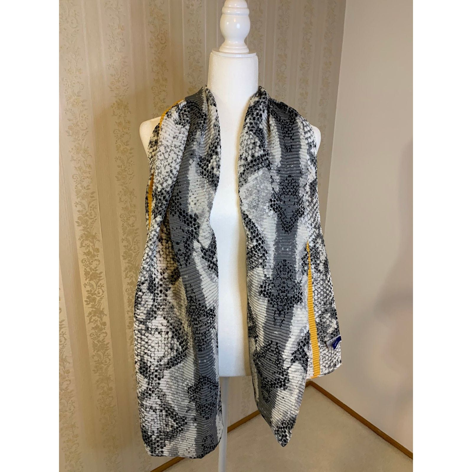 Other Fashion Scarf (NEW) Size ONE SIZE - 1 Thumbnail