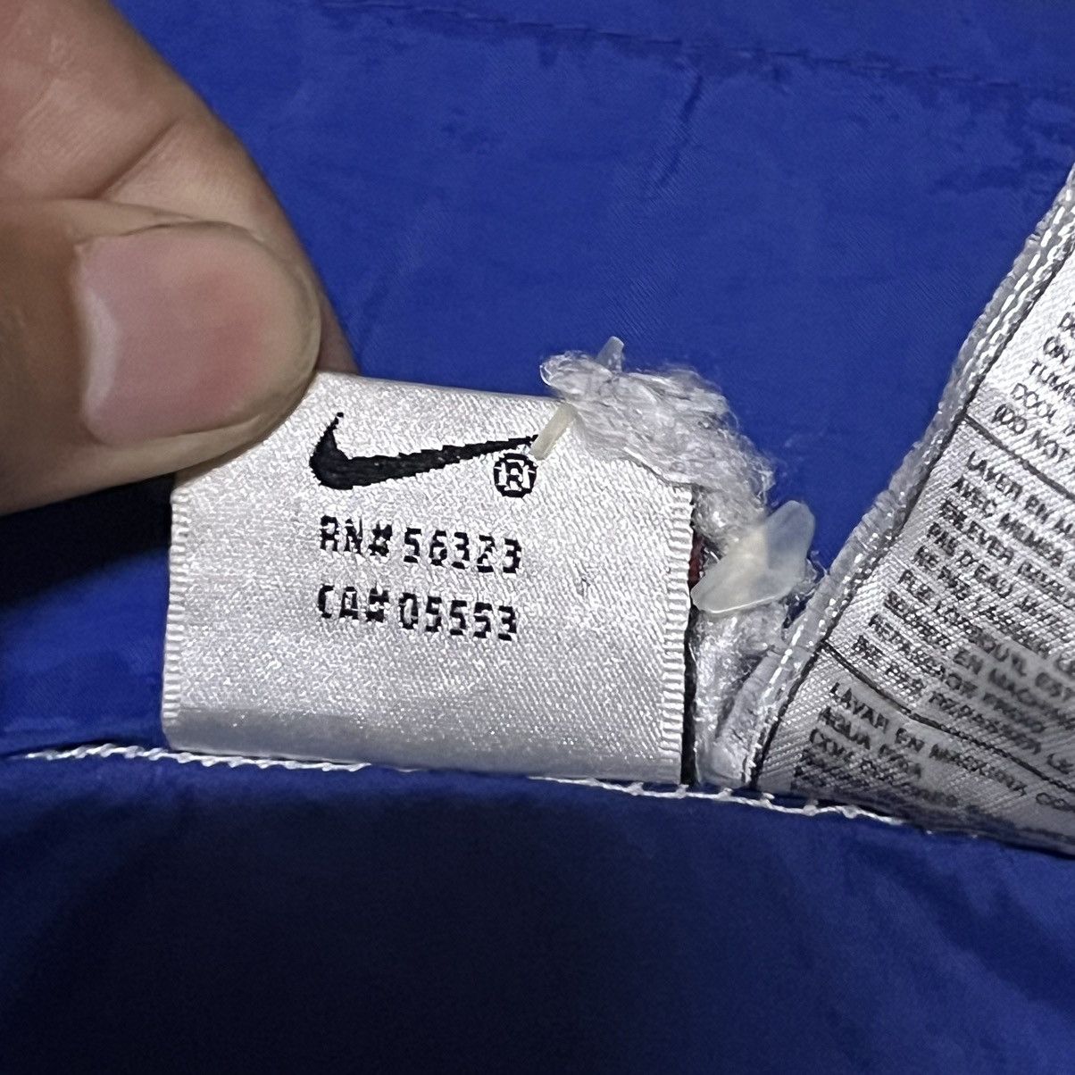 Nike Vintage Nike Windbreaker Light Jacket Size US L / EU 52-54 / 3 - 11 Thumbnail