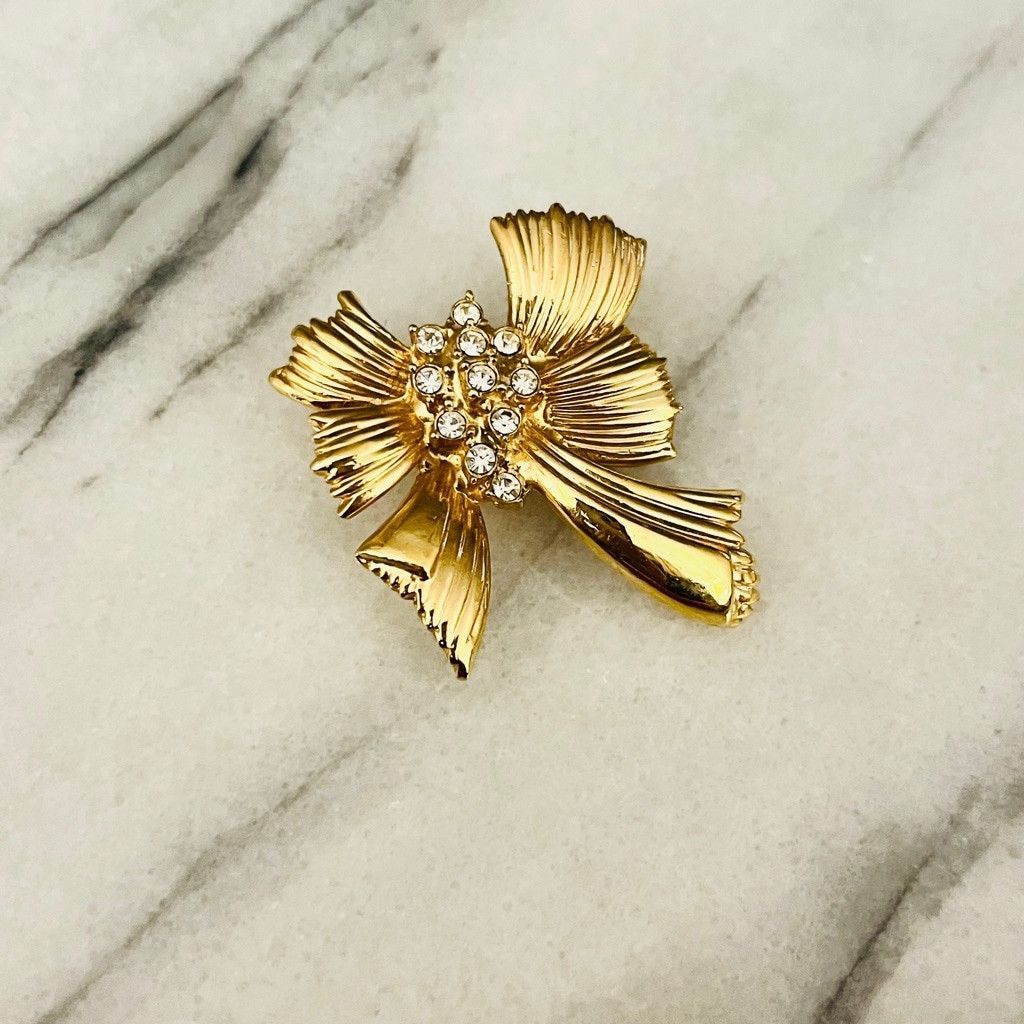 Vintage Vintage Roman Ribbon Bow Brooch Signed Clear Pave Gold Toned Size ONE SIZE - 1 Thumbnail