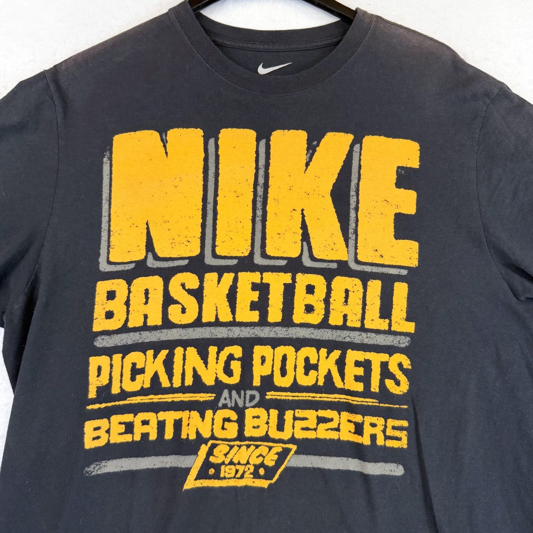 Nike Nike Basketball Shirt Mens 2XL Black Graphic Tee Picking Pockets Buzzers Slogan Size US XXL / EU 58 / 5 - 3 Thumbnail