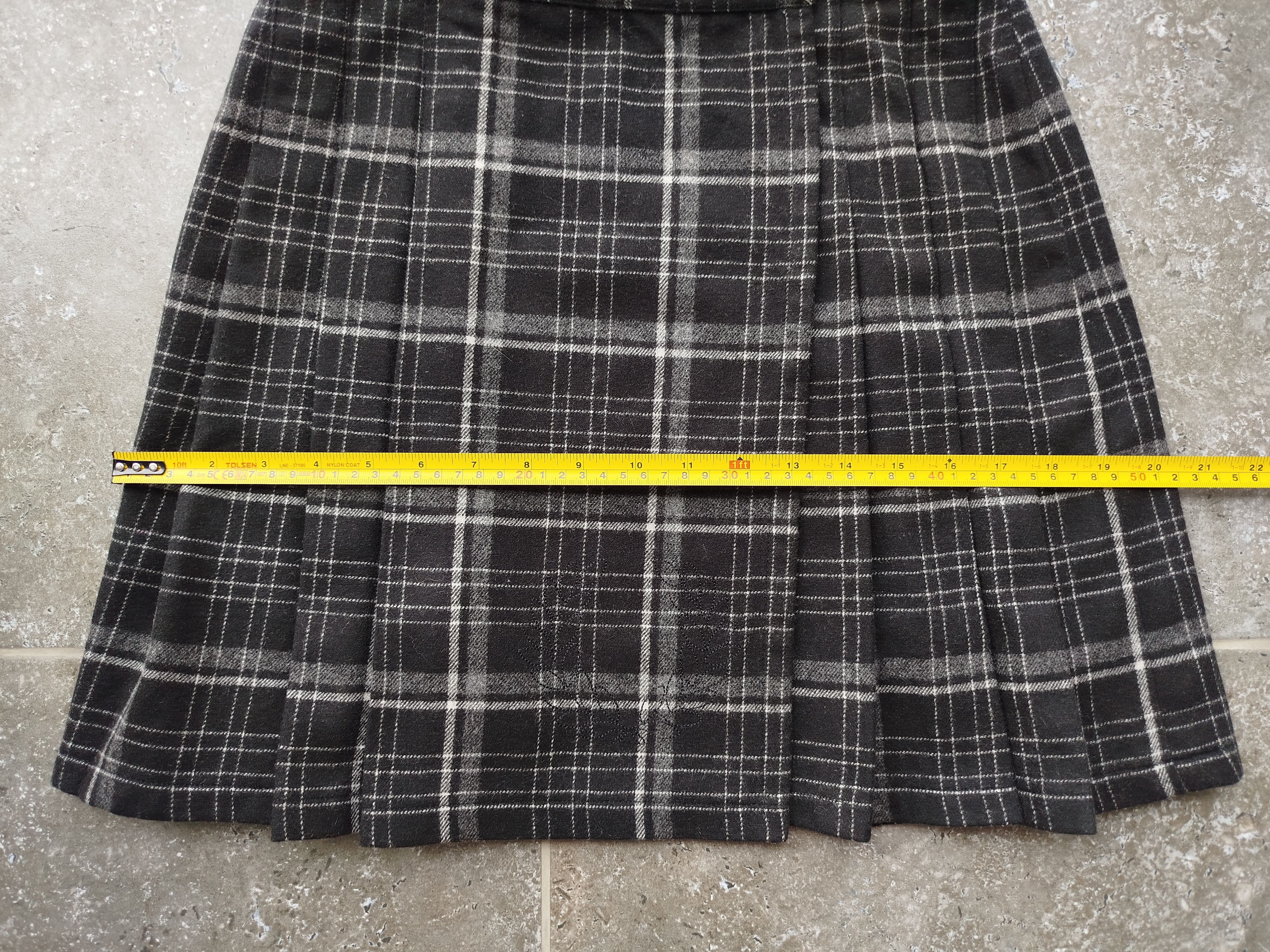 Fred Perry Wrap Skirt Kilt Plaid Pleated Wool Tartan Vintage Italy 40/S Size 27" / US 4 / IT 40 - 11 Thumbnail
