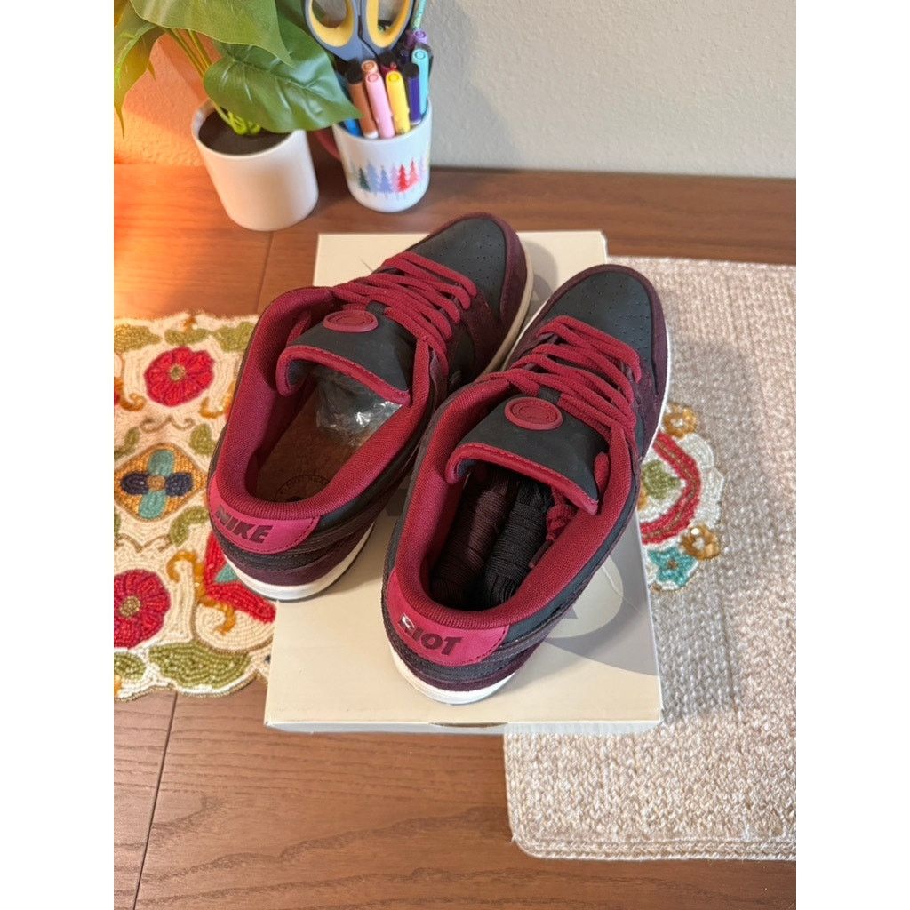 Nike Nike SB Dunk Low Riot Skateshop Mahogany Dark Beetroot Red Size US 8 / EU 41 - 5 Thumbnail