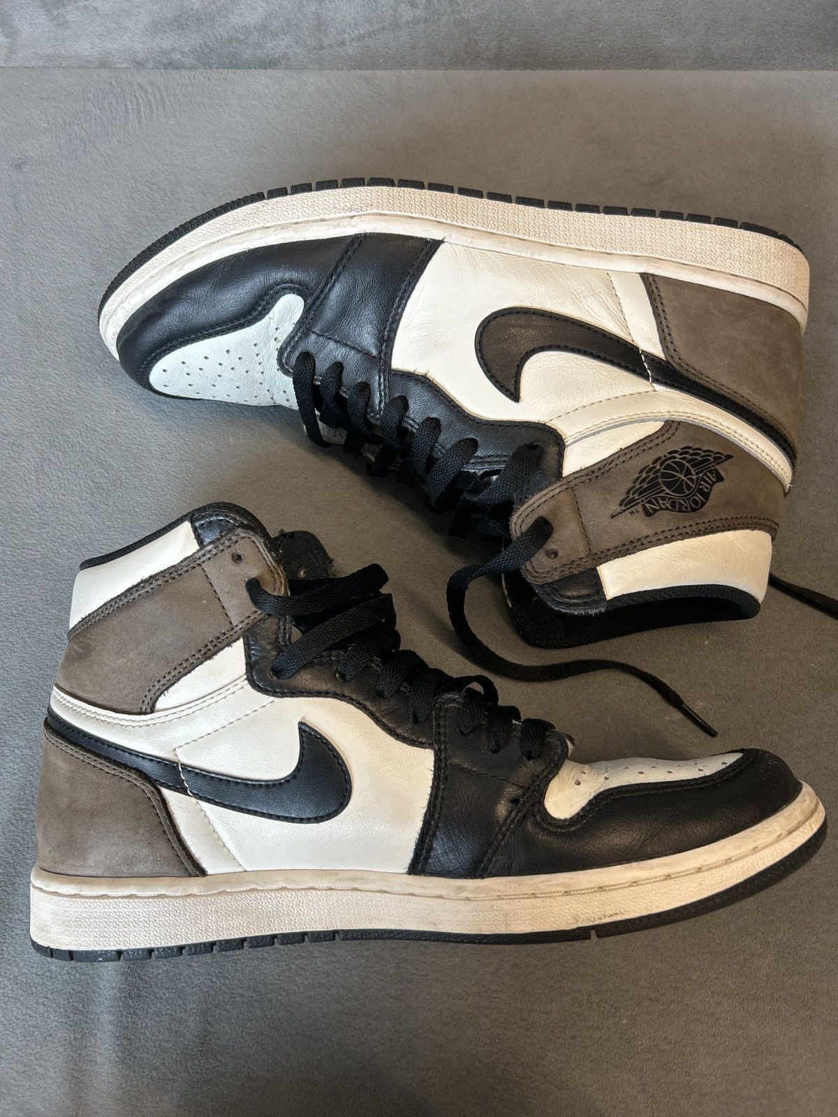 Jordan Brand × Nike Jordan 1 Retro High Mocha Size US 10 / EU 43 - 1 Thumbnail