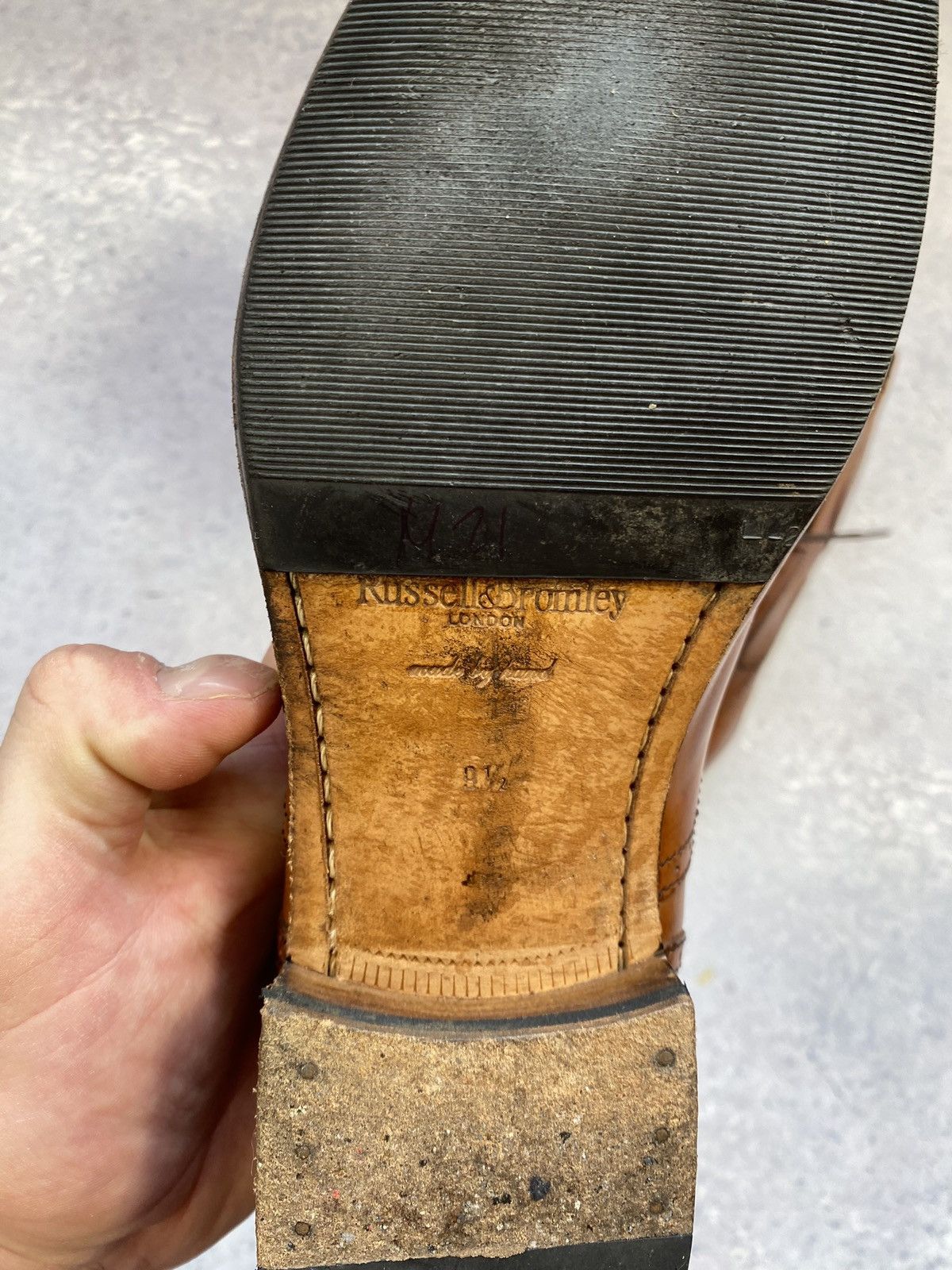 Russell & Bromley Russel and Bromley Men’s Brown Leather Brouge Size 9.5 Size US 9.5 / EU 42-43 - 13 Thumbnail