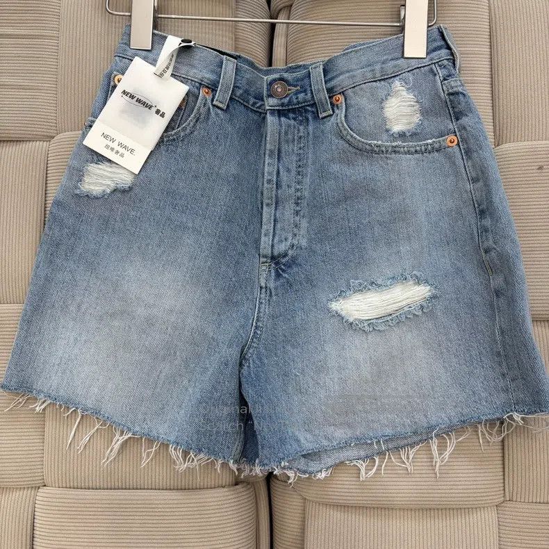 Gucci Gucci Cat Embroidery Denim Shorts Size 40" / US 18 - 1 Thumbnail