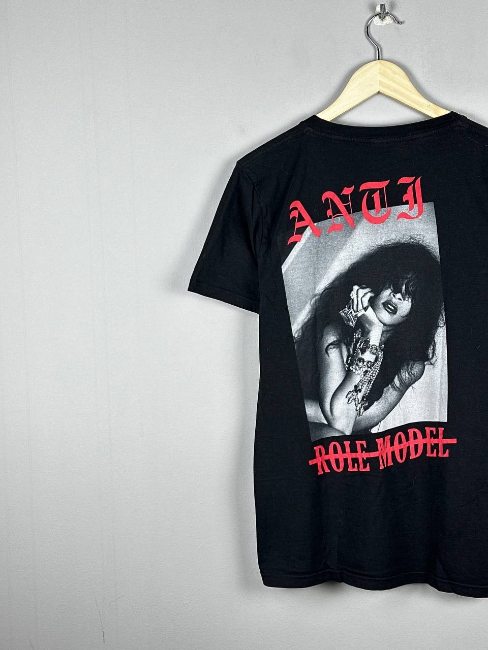 Rihanna Rihanna ANTI World Tour 2016 Graphic T-shirt Size US S / EU 44-46 / 1 - 9 Thumbnail