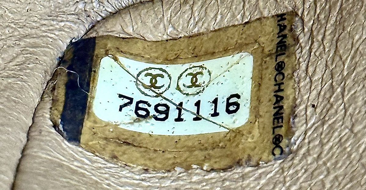Chanel Chanel - 2000’s - East - West - Tan - Chocolate Bar - Flap Size ONE SIZE - 25 Thumbnail