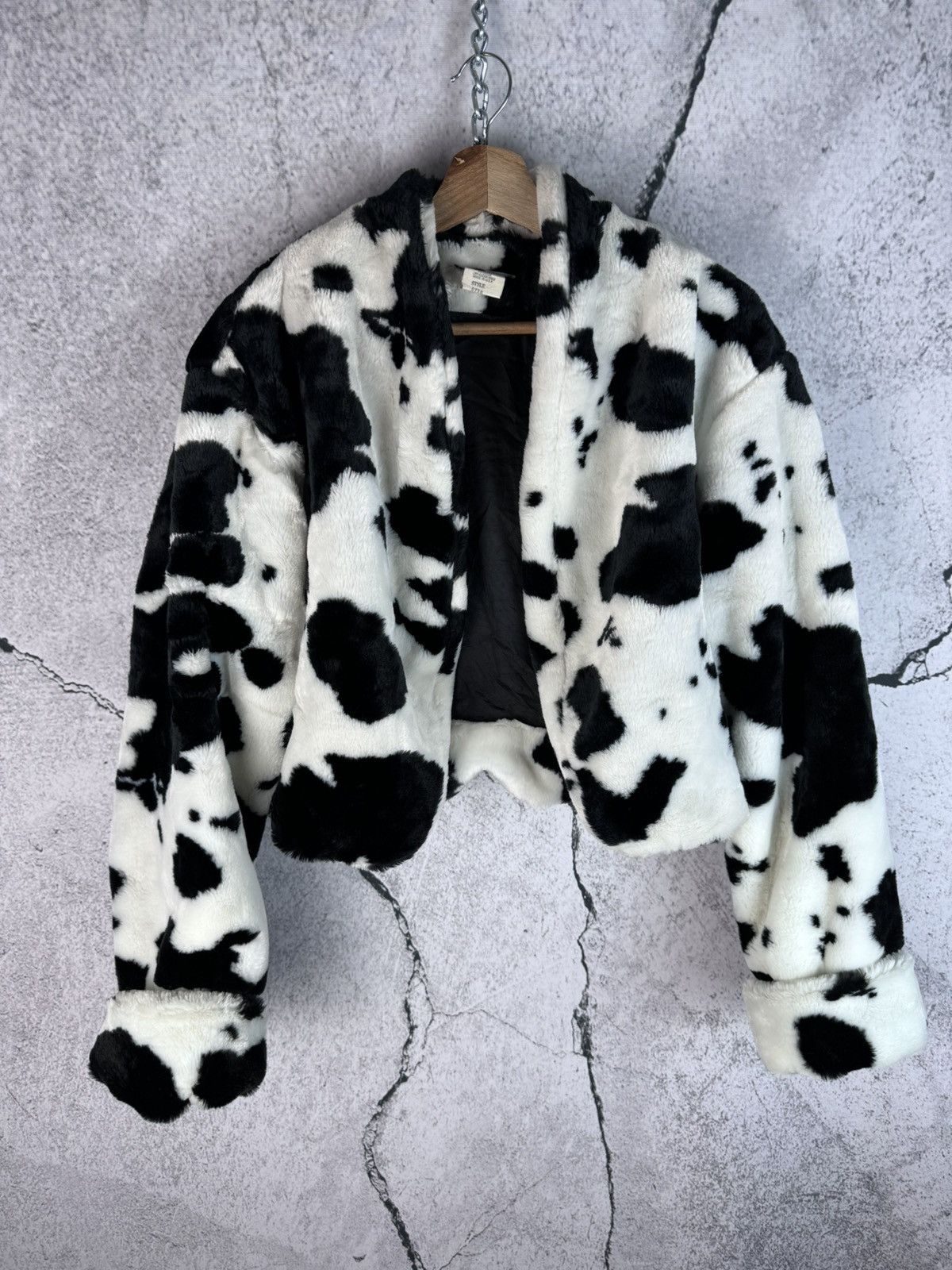 image of Avant Garde x Made In USA Vintage Cow Print Made In Usa Faux Fur Cropped Jacket in Black White, Wom