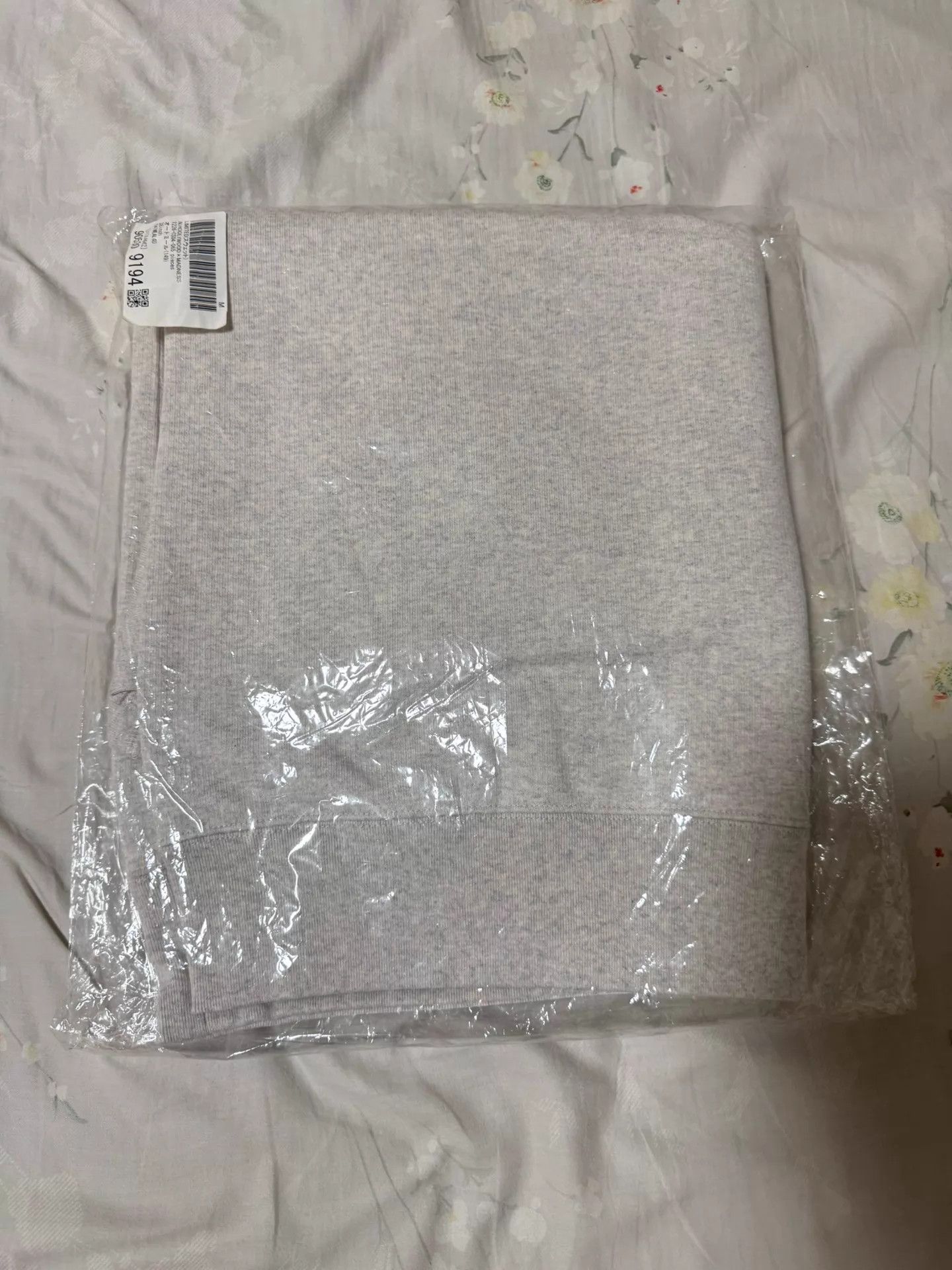 Madness madness x n.hoolywood 22aw 1st gen gray crew M new Size US M / EU 48-50 / 2 - 3 Thumbnail