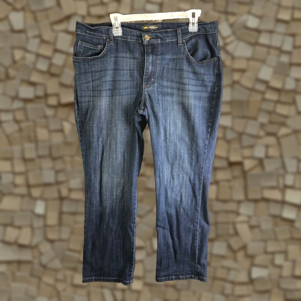 Lee Lee Relaxed Fit Straight Leg Womens Plus Size 18 Short Mid Rise Medium Wash Jean Size 40" / US 18 - 1 Thumbnail