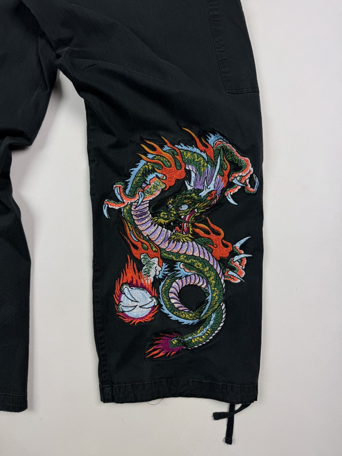 Ed Hardy Faded Ed Hardy x Urban Outfitters Dragon Graphic Cargo Pants Size US 33 - 13 Thumbnail