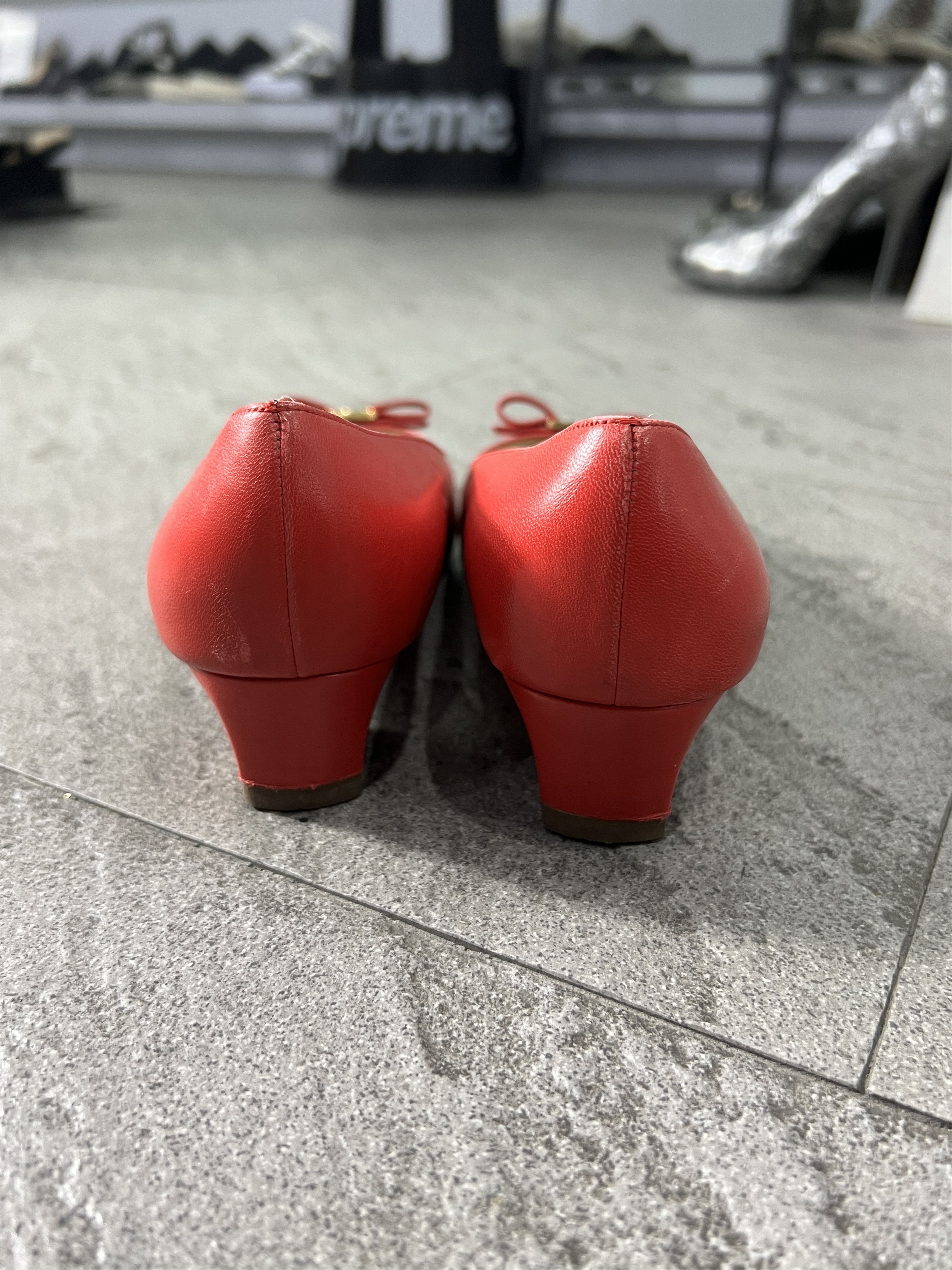 Salvatore Ferragamo Ferragamo Red Leather Bow Pumps 7.5D Vintage Size US 5 / IT 35 - 7 Thumbnail