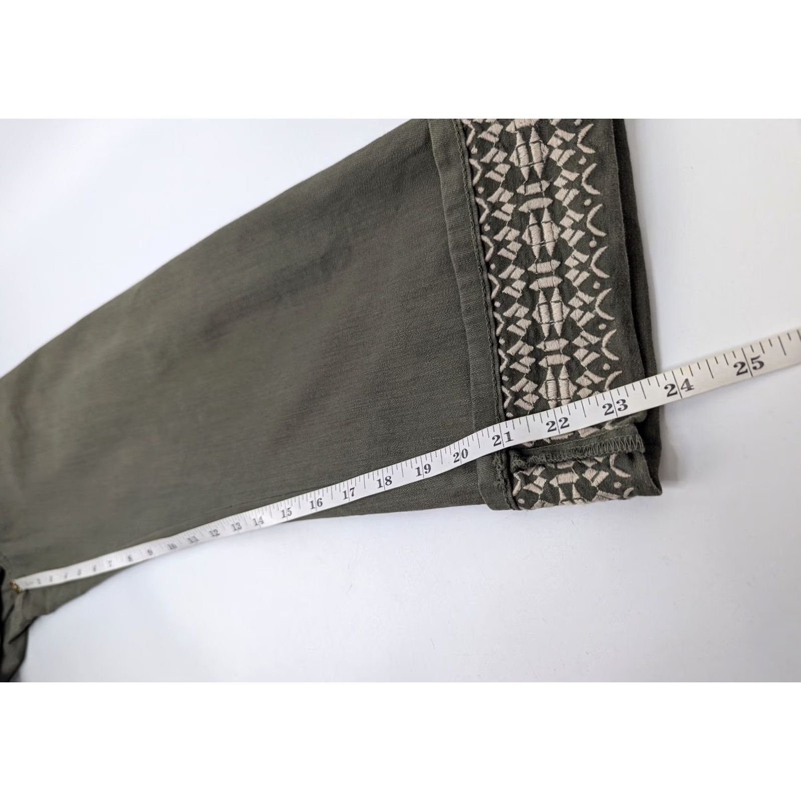 NYDJ NYDJ Dayla Wide Cuff Capri Jeans Olive Green Embroidered Denim Womens Size 14 Size 36" / US 14 / IT 50 - 6 Thumbnail