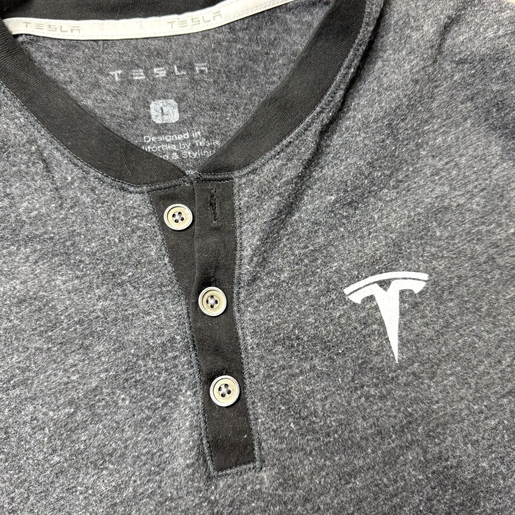 Vintage Tesla Shirt Mens Large Gray Logo Henley Long Sleeve Tee T-Shirt Cars Electric Size US L / EU 52-54 / 3 - 2 Thumbnail