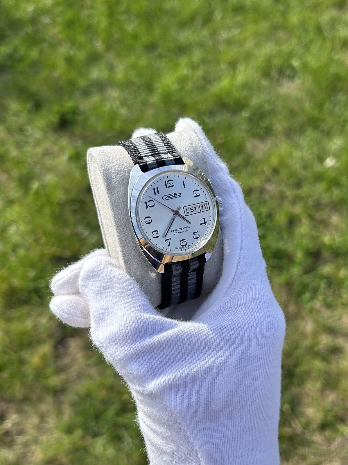 Vintage Vintage Watch Slava Automatic USSR Soviet Wristwatch 1980s Size ONE SIZE - 3 Thumbnail