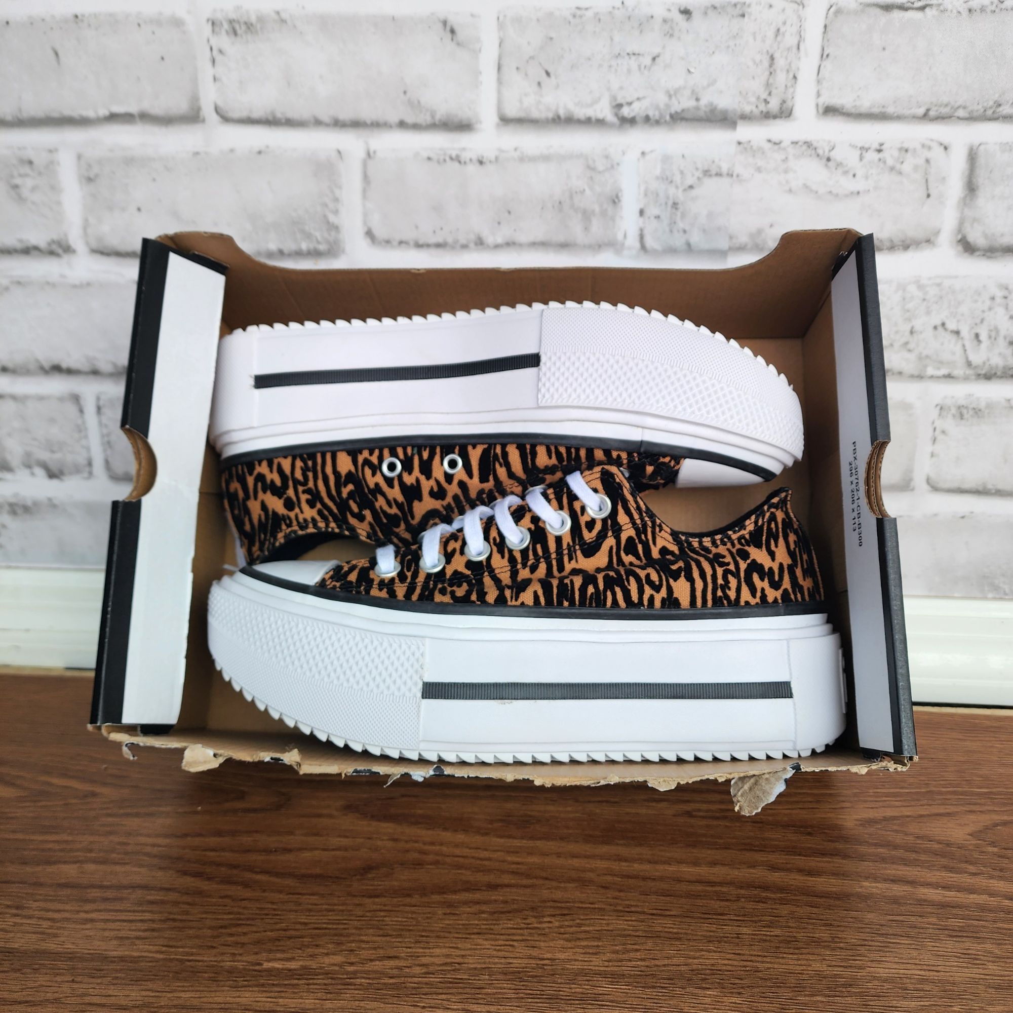 Converse Converse Chuck Taylor Lift Double Stack Low 7.5 Men Shoes Sn Size US 7.5 / EU 40-41 - 7 Thumbnail