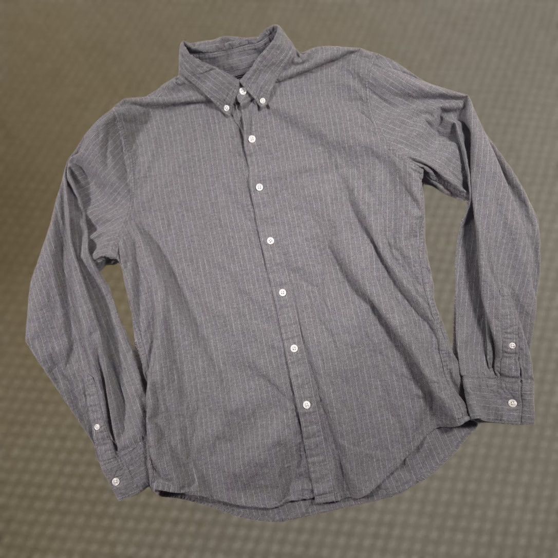 Abercrombie & Fitch Abercrombie & Fitch Shirt Mens Large Gray Pinstripe Button Down Long Sleeve Size US L / EU 52-54 / 3 - 1 Thumbnail