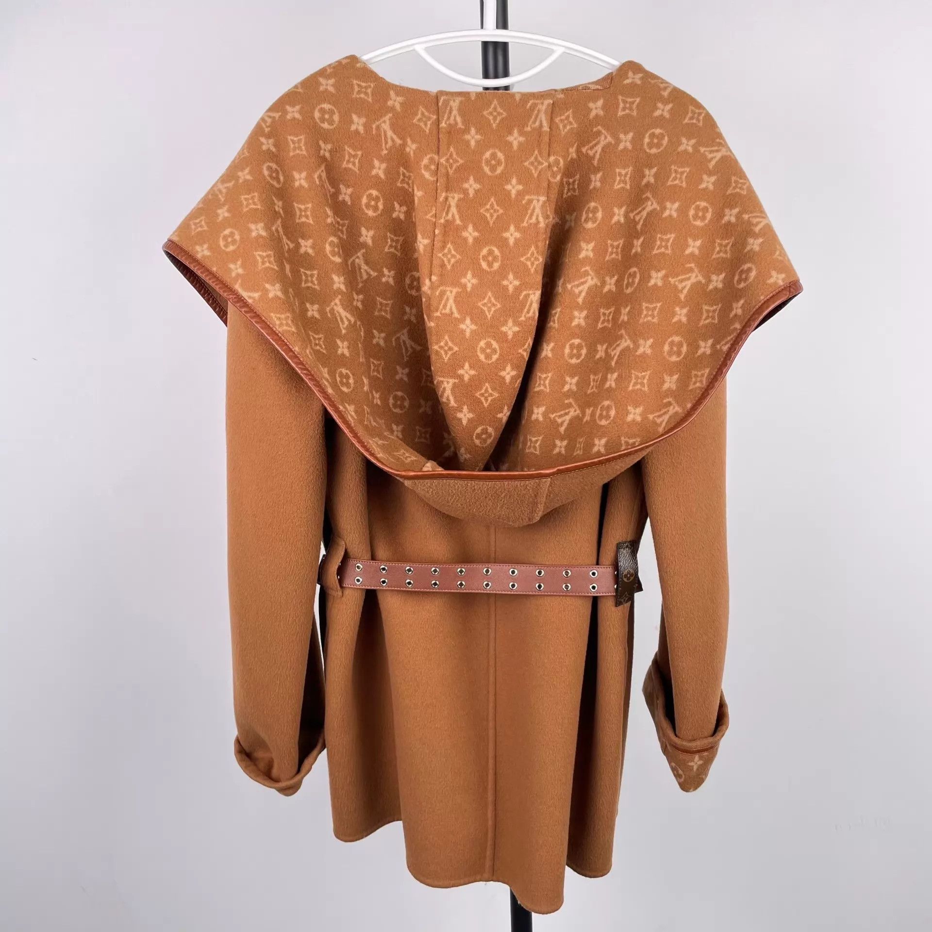 Louis Vuitton Louis Vuitton Caramel Monogram Robe Coat Size 40 Size M / US 6-8 / IT 42-44 - 2 Thumbnail