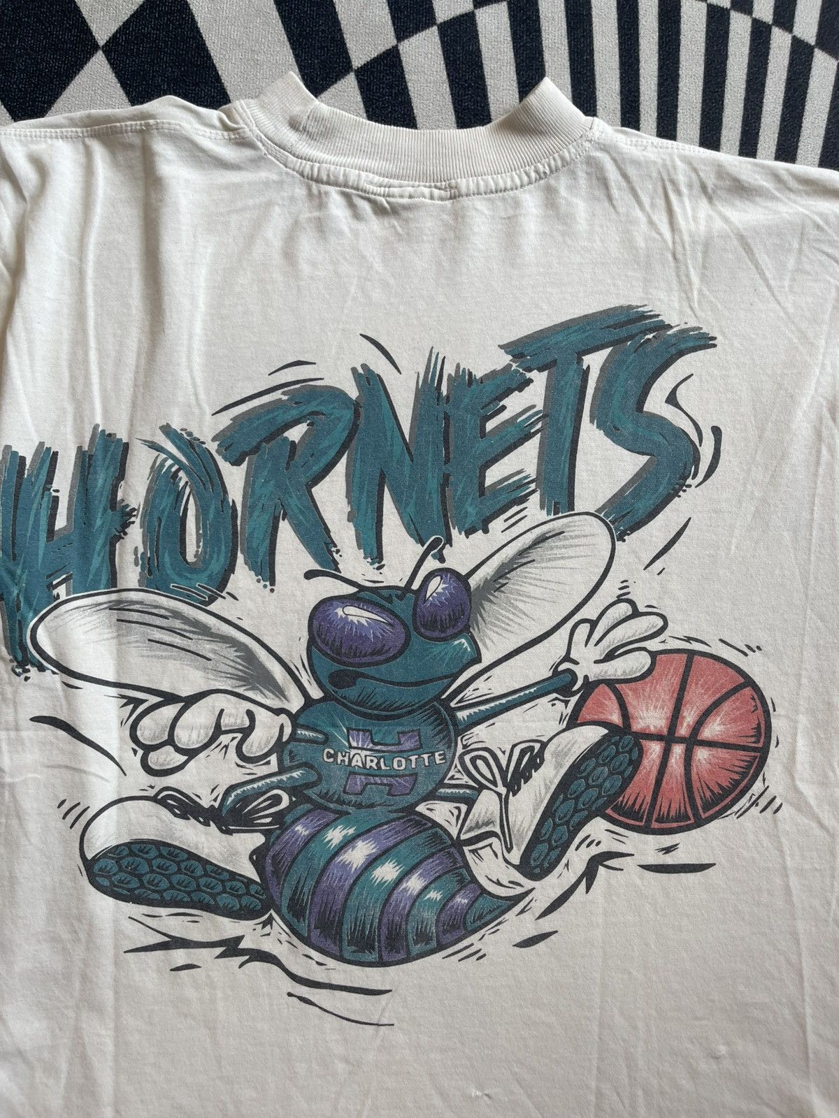 NBA Vintage 90s Charlotte Hornets Magic Johnson T’s NBA Graphic Size US M / EU 48-50 / 2 - 9 Thumbnail