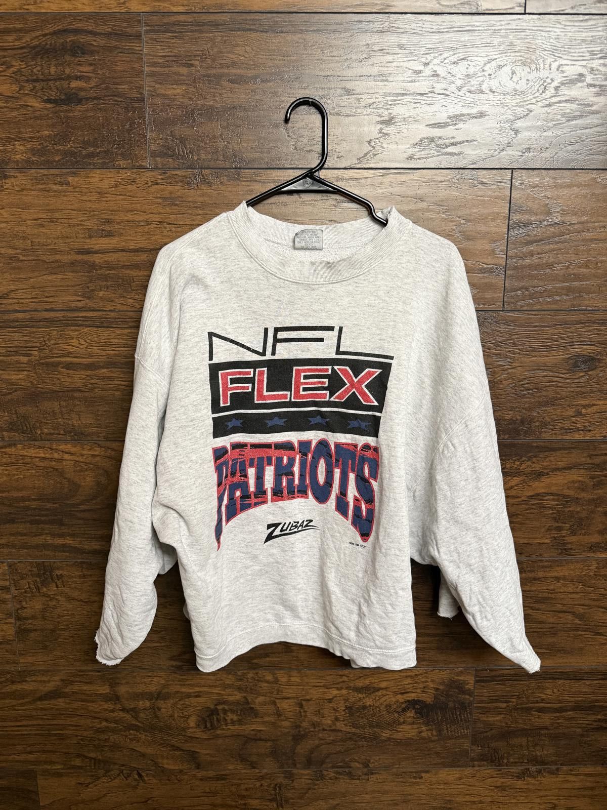 Designer Vintage New England Patriots Sweatshirt 1993 Zubaz -L Size US L / EU 52-54 / 3 - 1 Thumbnail