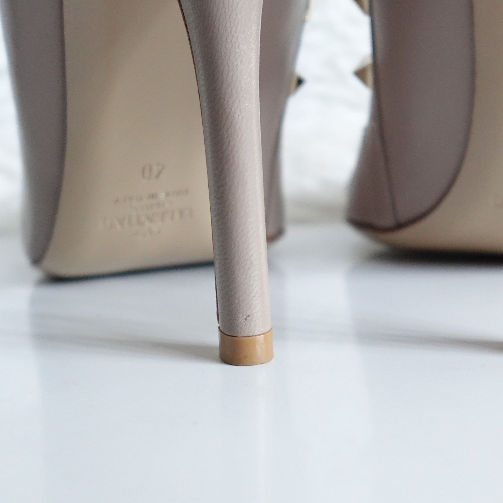Valentino Valentino Beige Nude Nappa Gold Rockstud Cross Strap Pumps Size US 10 / IT 40 - 12 Thumbnail