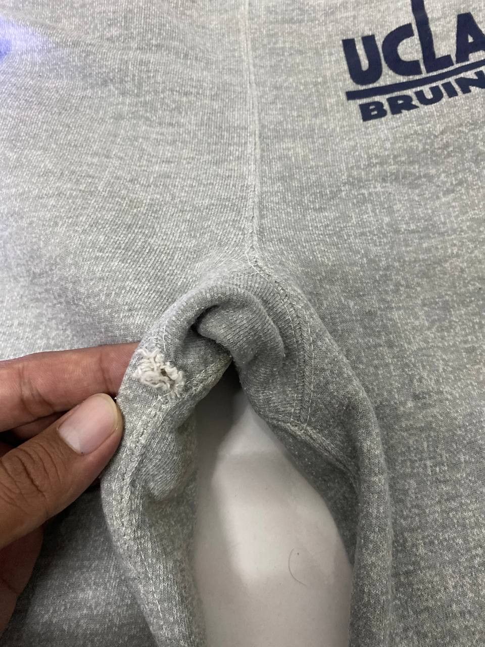 Descente vintage ucla bruins by descente grey sweatpants nice design Size US 37 - 5 Thumbnail