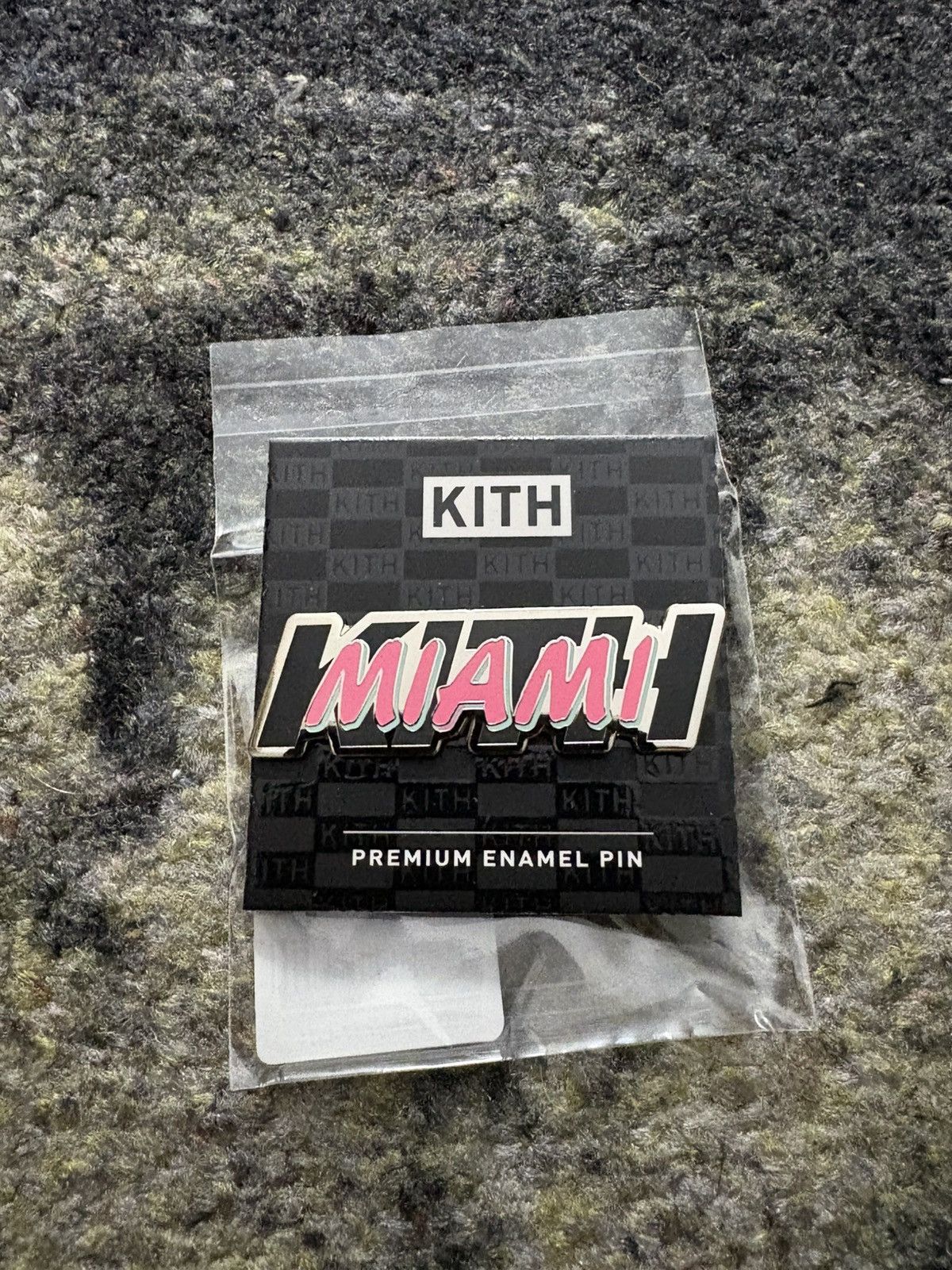 Kith Kith Miami Instore Exclusive Pin Size ONE SIZE - 1 Thumbnail