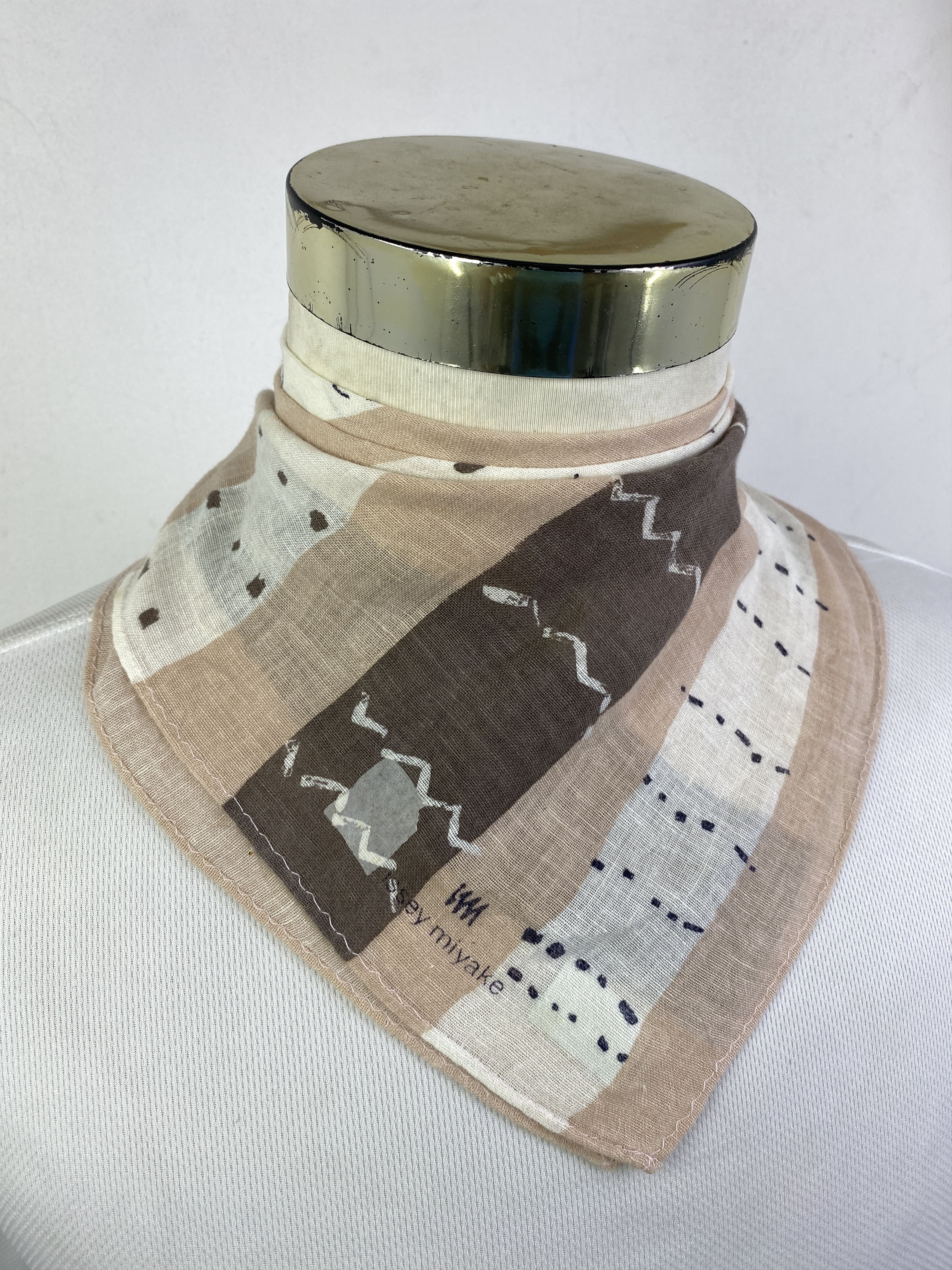 Issey Miyake Issey Miyake Handkerchief / Neckerchief HKC0996 Size ONE SIZE - 2 Thumbnail