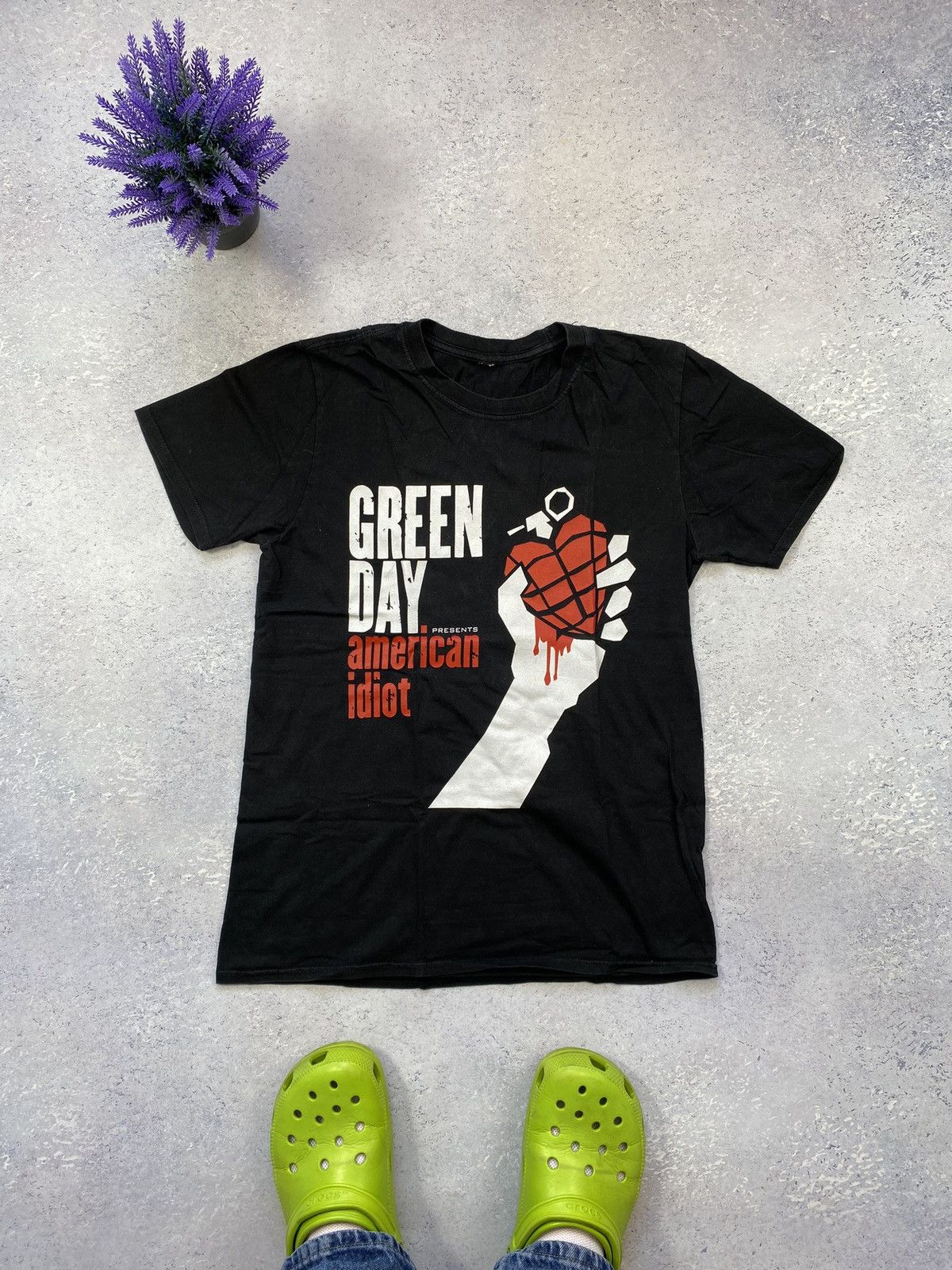 Band Tees Green Day Men’s Black T-shirt With Big Centre Logo Medium Size US M / EU 48-50 / 2 - 2 Thumbnail
