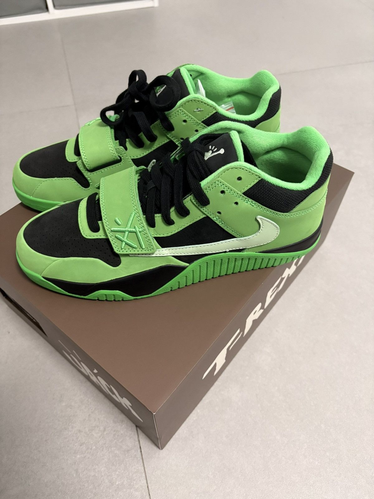 Nike × Travis Scott Travis Scott Green Spark Size US 11 / EU 44 - 2 Thumbnail