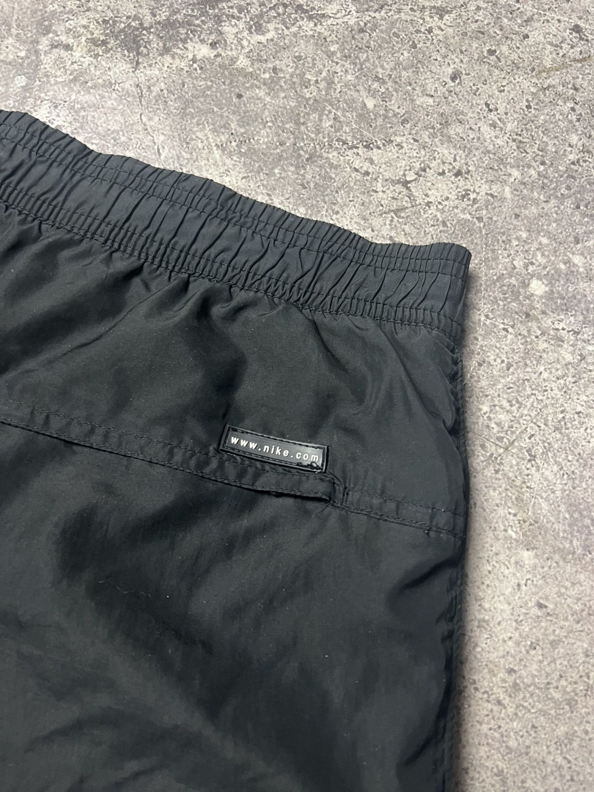 Nike Vintage Nike nylon pants in black with swoosh mens XL 00s Size US 34 / EU 50 - 5 Thumbnail