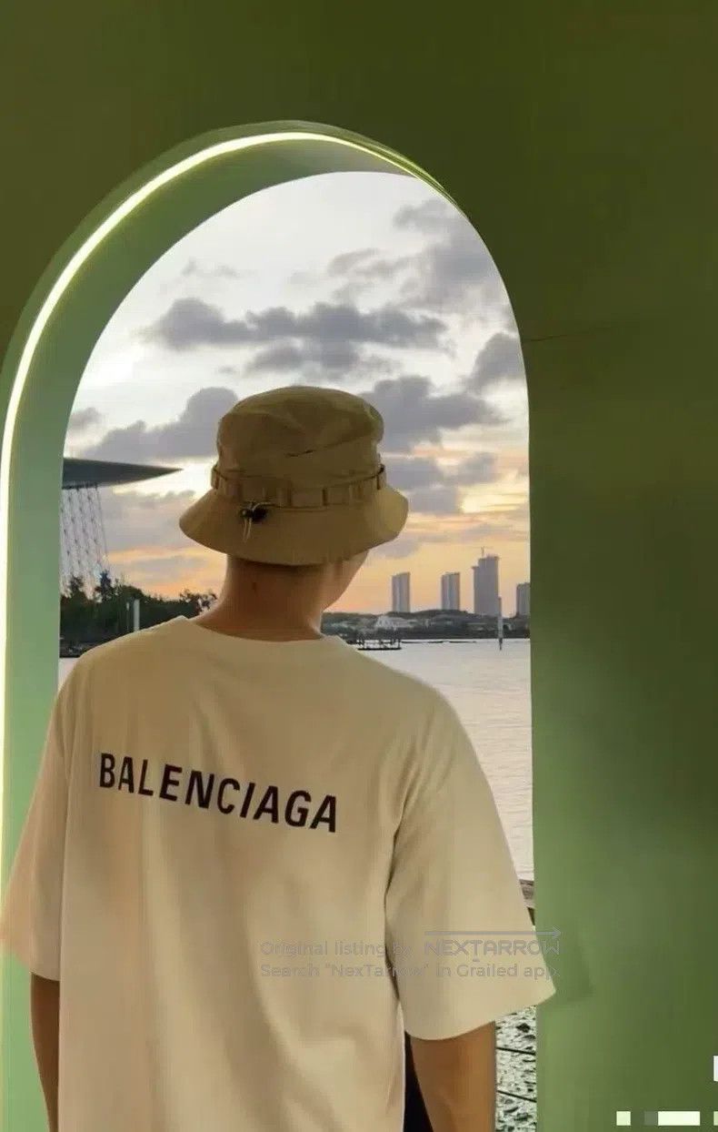 Balenciaga Balenciaga Front and Back Embroidered Letter Logo Short Sl Size US XS / EU 42 / 0 - 8 Thumbnail