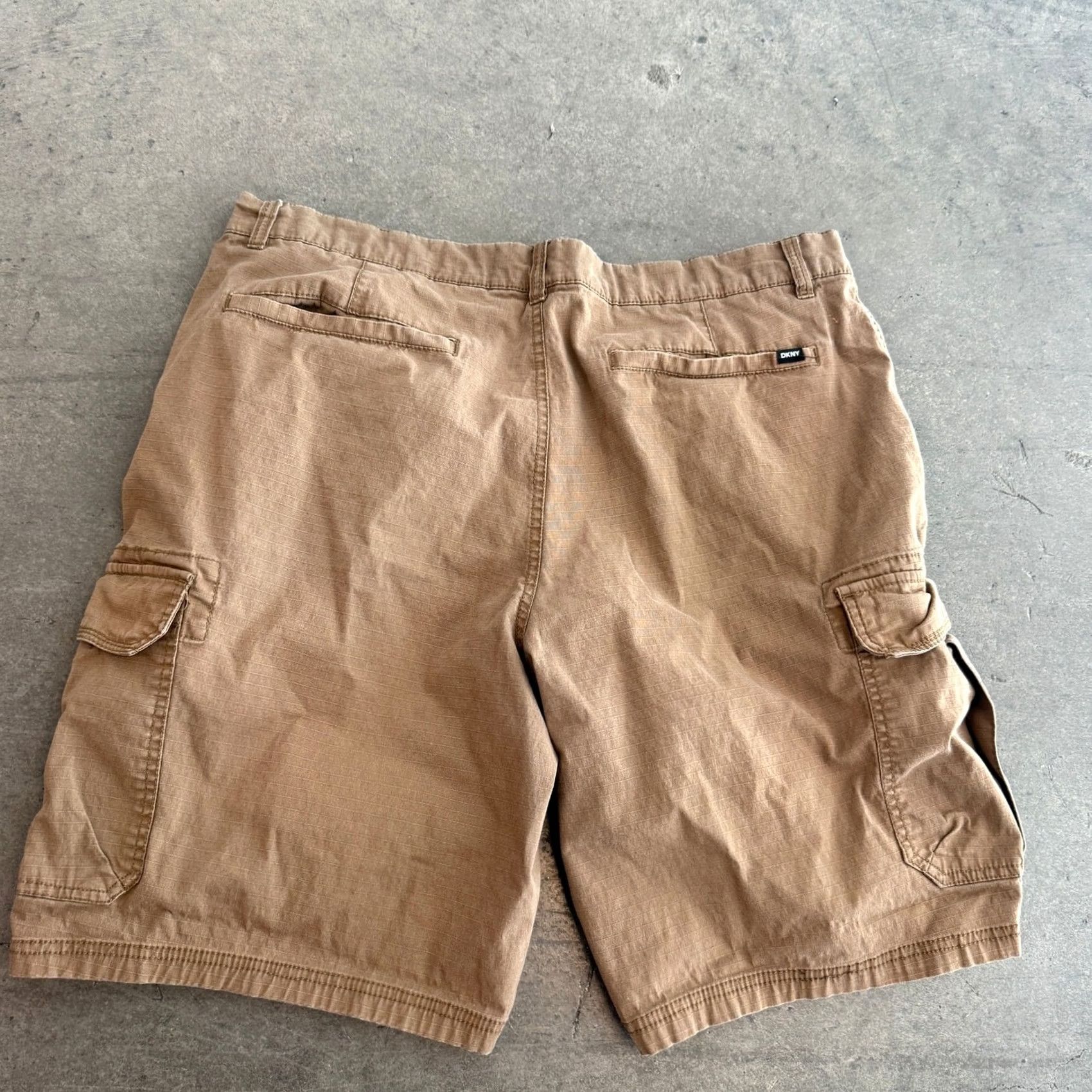 DKNY VINTAGE Dkny Cargo Shorts Men's 36 Brown Tan Khaki Summer Skate Casual 1990s Mens Brown Tan Khaki Cargo Shorts Ends Size US 36 / EU 52 - 2 Thumbnail
