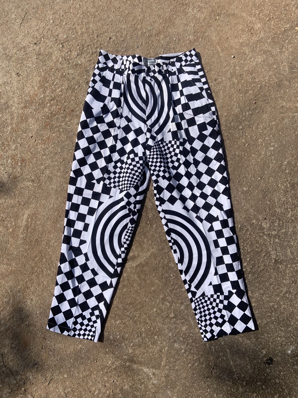 image of Avant Garde x Versace Vintage Via Spiga Comes In A Bw Geometric Print Pants in White (Size 32)