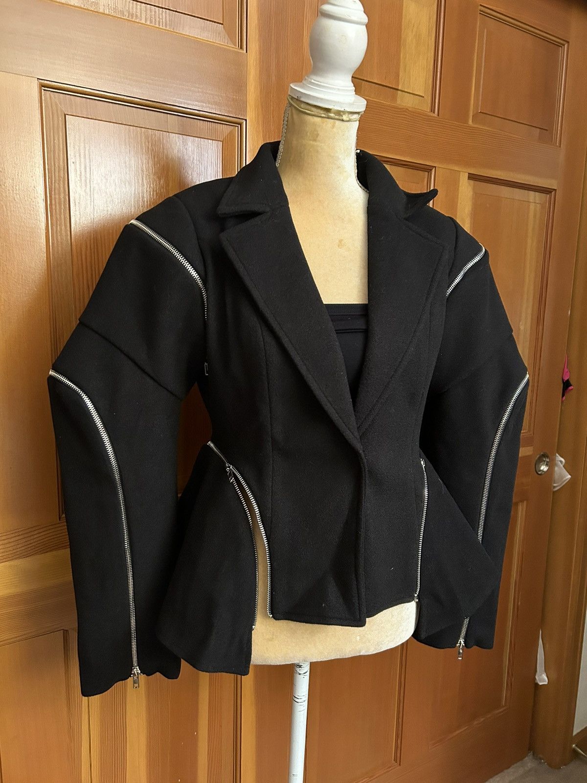 Designer × Other NWT, Lavishly Paris Designer Black Spliced Zipper Jacket. Size M / US 6-8 / IT 42-44 - 2 Thumbnail