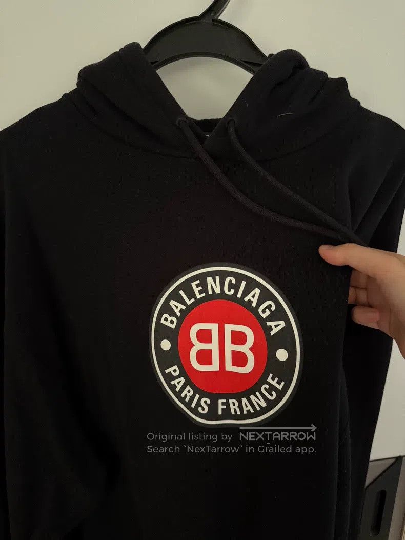 Balenciaga Balenciaga Round emblem sweater l code Size US L / EU 52-54 / 3 - 3 Thumbnail