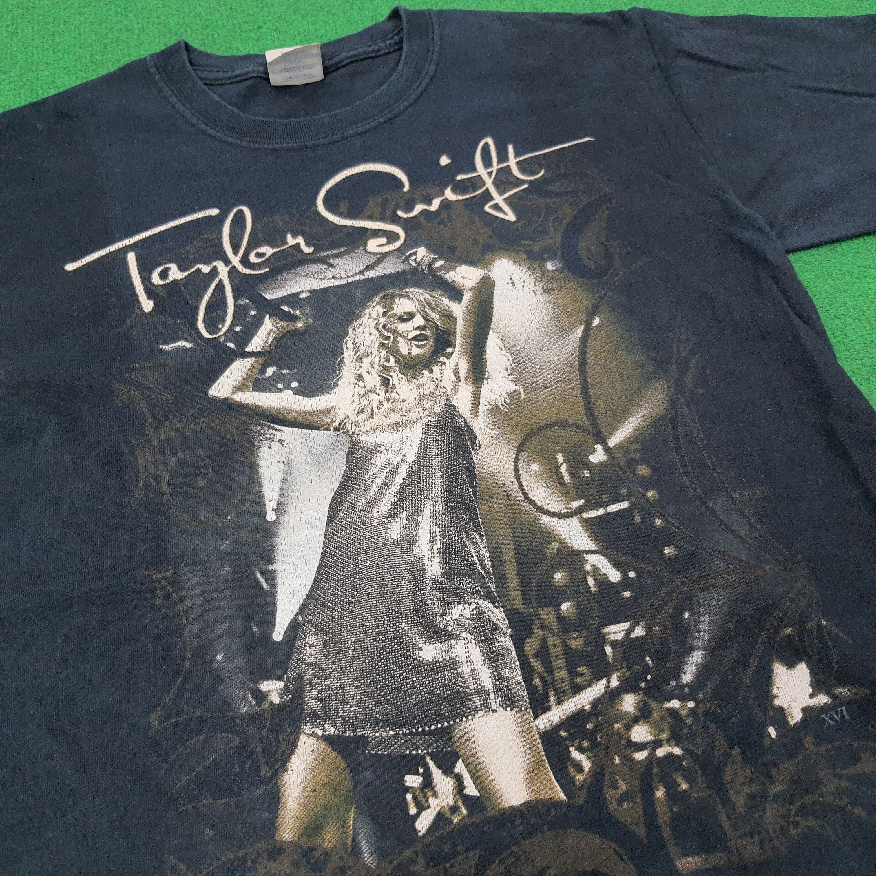 Band Tees Vintage Taylor Swift Tour Tshirt C239N57 Size US S / EU 44-46 / 1 - 2 Thumbnail