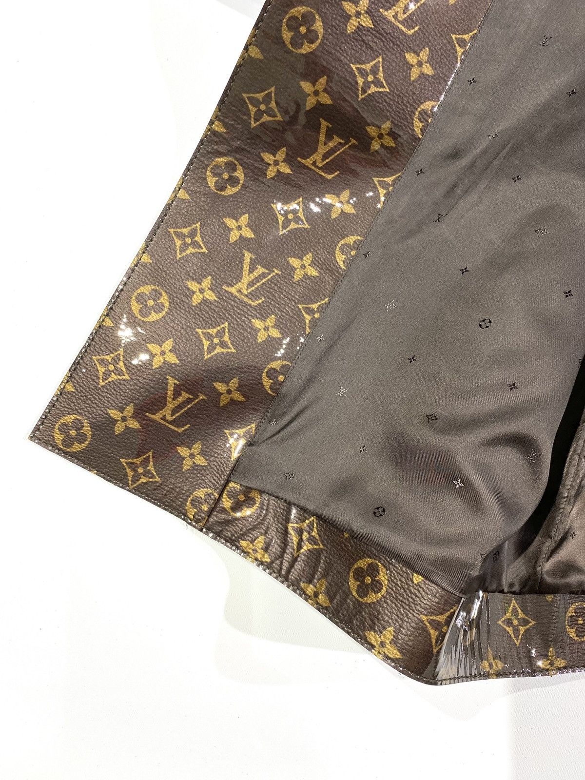 Louis Vuitton Louis Vuitton Kim Jones 48 Monogram Glaze signatures Coat Size US M / EU 48-50 / 2 - 5 Thumbnail