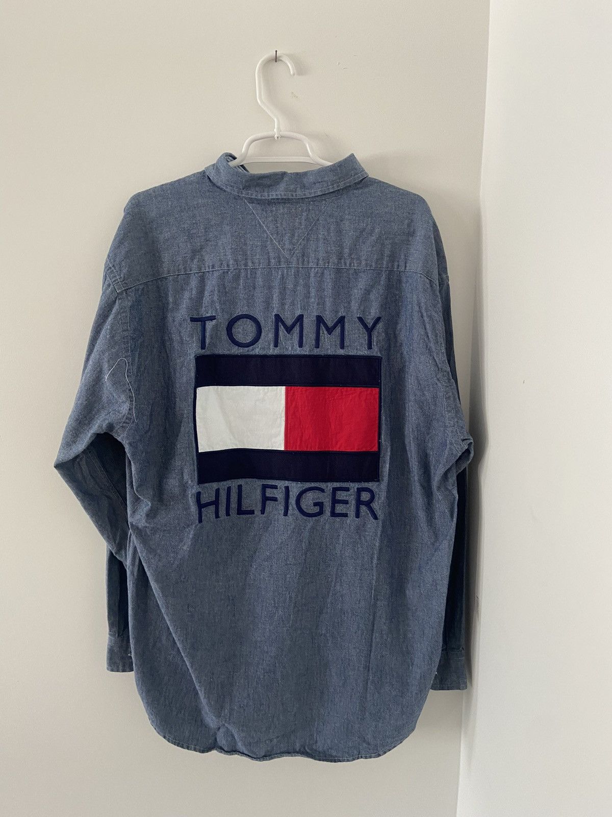 Tommy Hilfiger Vintage Tommy Hilfiger Crest Logo Button Up Size US L / EU 52-54 / 3 - 2 Thumbnail