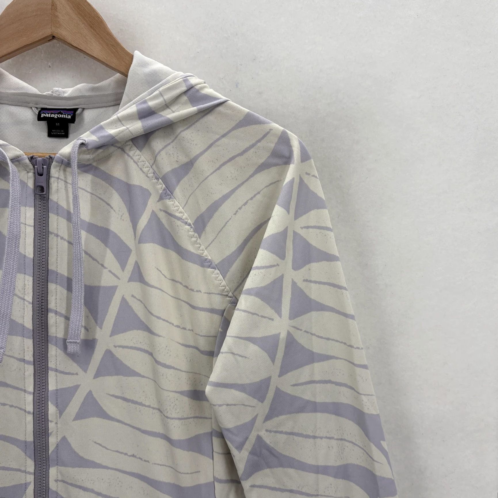 Patagonia Patagonia Womens Hoodie Full Zip Lightweight Purple Leaf Print Pockets M Size M / US 6-8 / IT 42-44 - 2 Thumbnail
